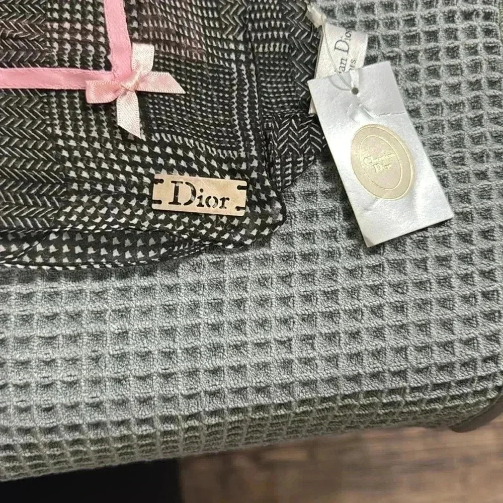 CHRISTIAN DIOR 55 SCARF  0113